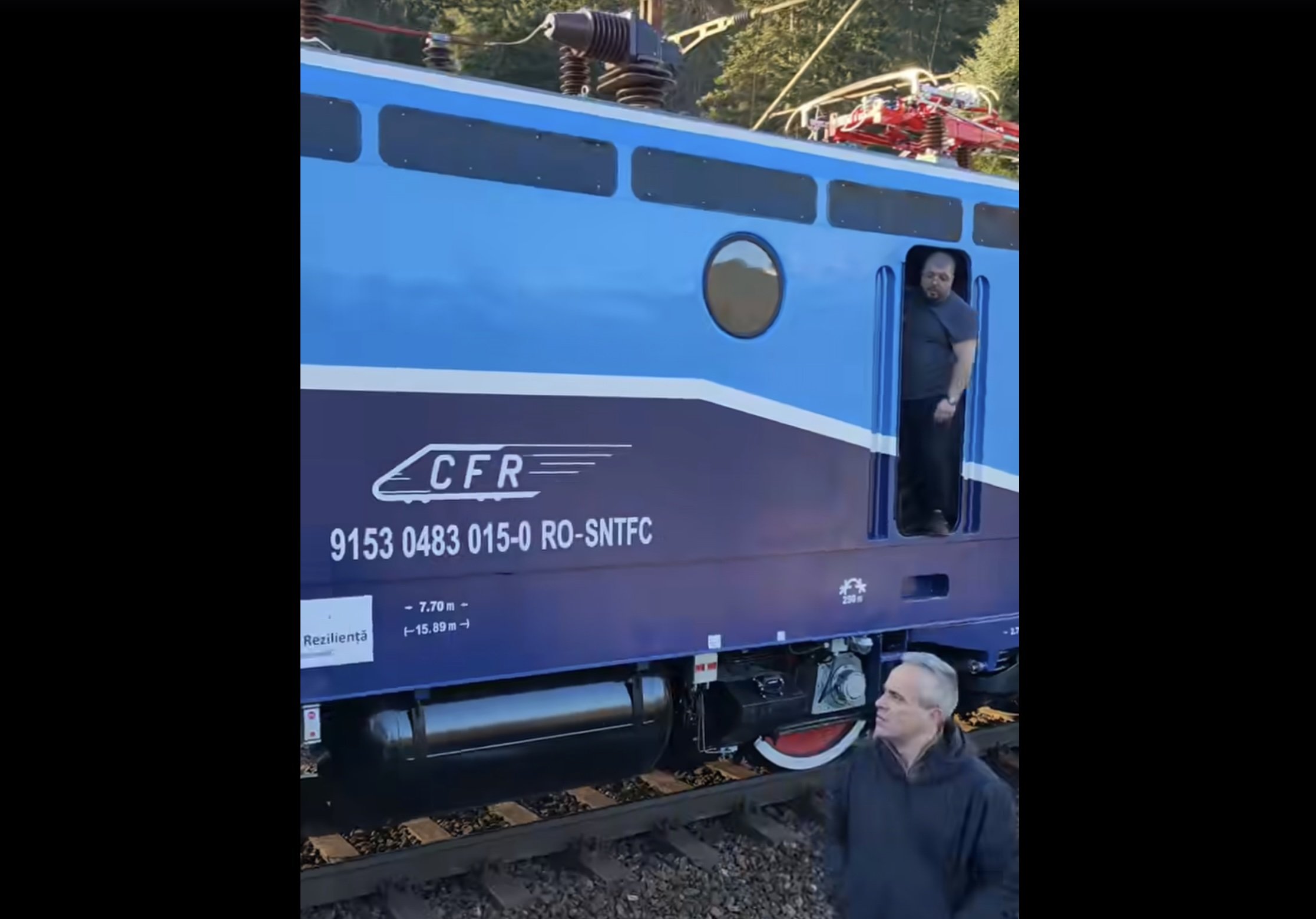 O locomotivă modernizată, recent preluată de CFR Călători la filiala din Brașov, s-a defectat în mod neașteptat, la numai câteva ore după ce fusese pusă în circulație