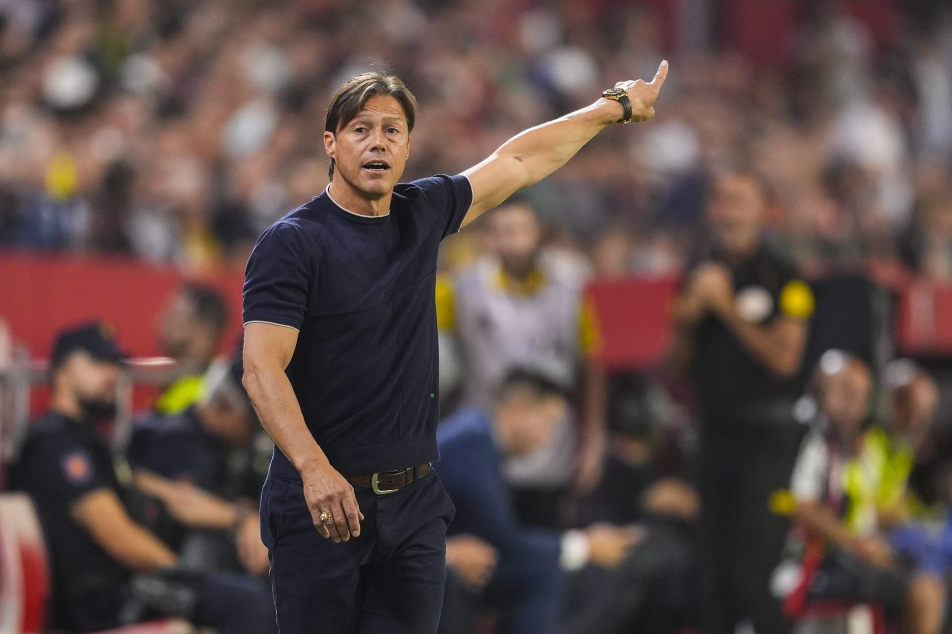 Tehnicianul argentinian, Pablo Almeyda, a părăsit oficial FC Sevilla după 265 de zile petrecute pe banca tehnică, într-o perioadă marcată de rezultate dezamăgitoare și instabilitate