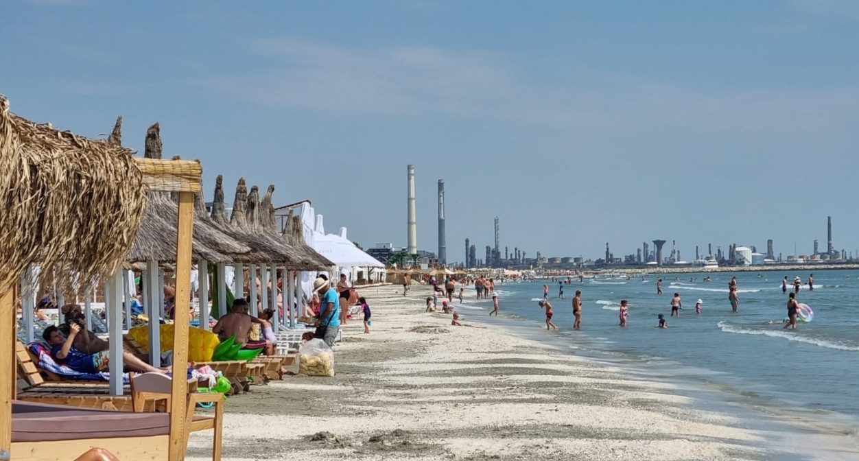 Asociația Operatorilor de Plajă cere suspendarea licitației pentru terenurile nisipoase de pe litoralul românesc, acuzând statul de proceduri lipsite de transparență și de lipsă a utilităților esențiale pentru funcționarea eficientă a stațiunilor