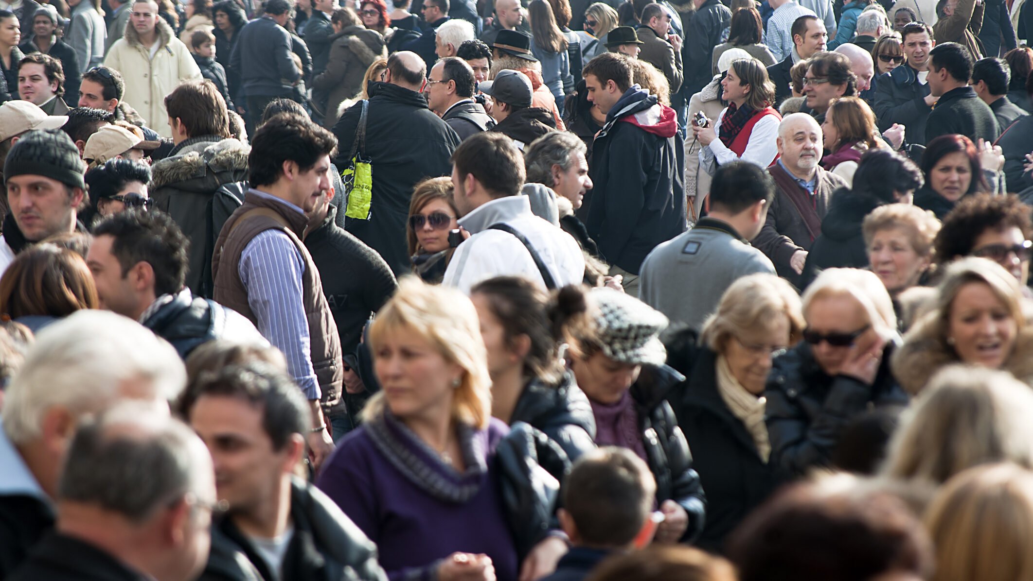 Europa ratează o șansă majoră: cei mai mulți europeni evită investițiile, preferând depozitele bancare simple În timp ce inflația continuă să erodeze valoarea depozitelor și prețurile urcă, europenii rămân prudenți sau chiar reticenți în a-și plasa economiile în investiții, preferând în schimb siguranța depozitului bancar