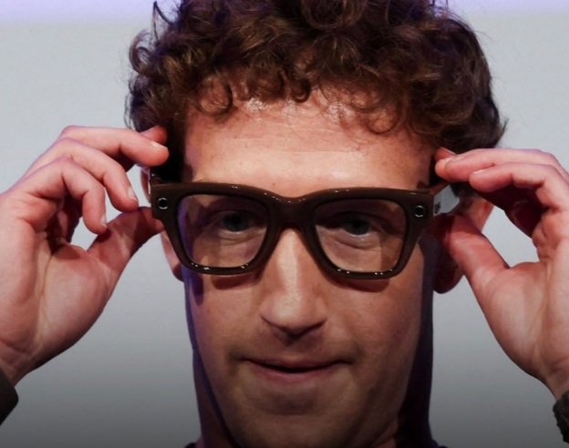 Controverse privind confidențialitatea și utilizarea datelor în spatele ochelarilor inteligenți Meta În mijlocul unui val de dezvăluiri controversate, compania Meta se află din nou în centrul atenției, după ce au ieșit la iveală detalii privind modul în care sunt gestionate datele utilizatorilor dispozitivelor sale inteligente