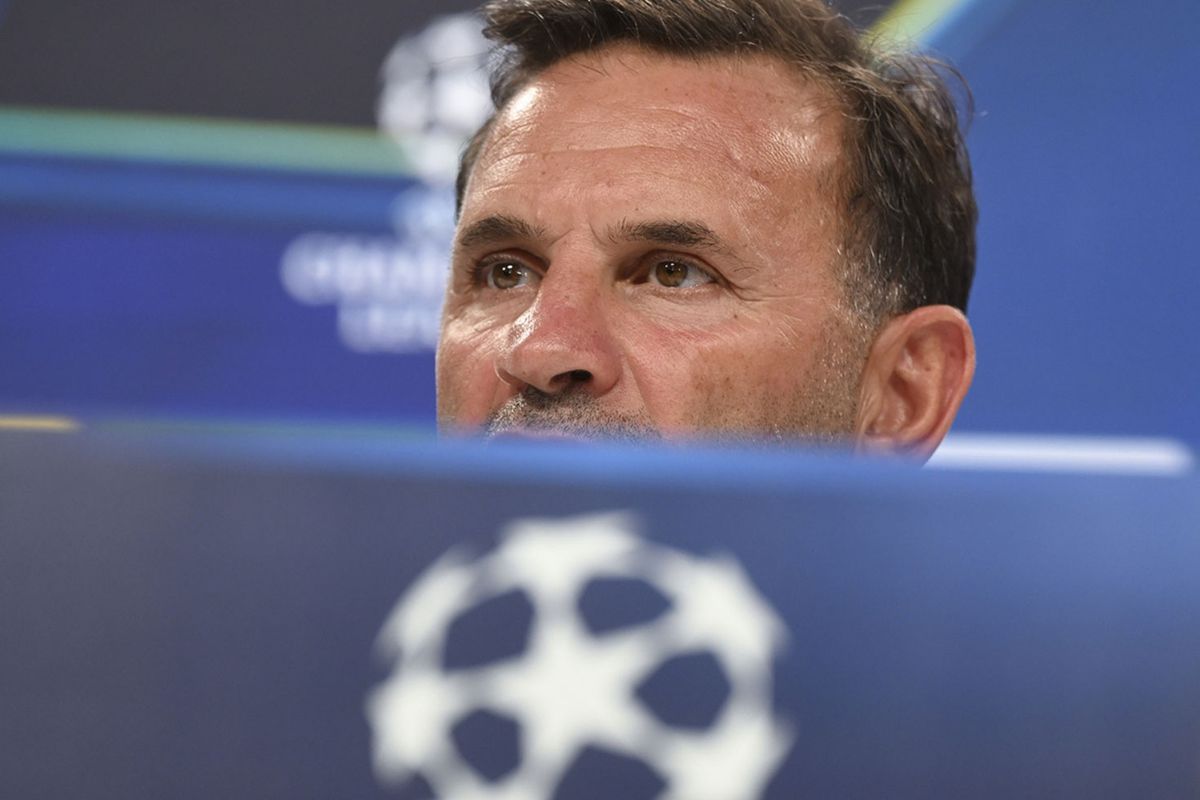 Okan Buruk, despre meciul crucial cu Liverpool: „Vrem să trecem turul, vom juca pentru victorie” Galatasaray se pregătește pentru unul dintre cele mai importante meciuri ale sezonului, o remiză decisivă în UEFA Champions League împotriva lui Liverpool, după ce echipa antrenată de Okan Buruk a strălucit în tur, câștigând acasă în fața campionilor Englezei