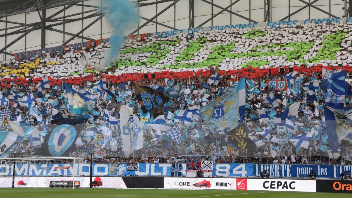 Criza acută la Olympique de Marseille: furia fanilor și solicitări dure către conducere Marseille traversează una dintre cele mai grele crize din ultimele decenii, situație care a atins apogeul după ultimele rezultate dezamăgitoare și o serie de eliminări din competițiile interne și europene