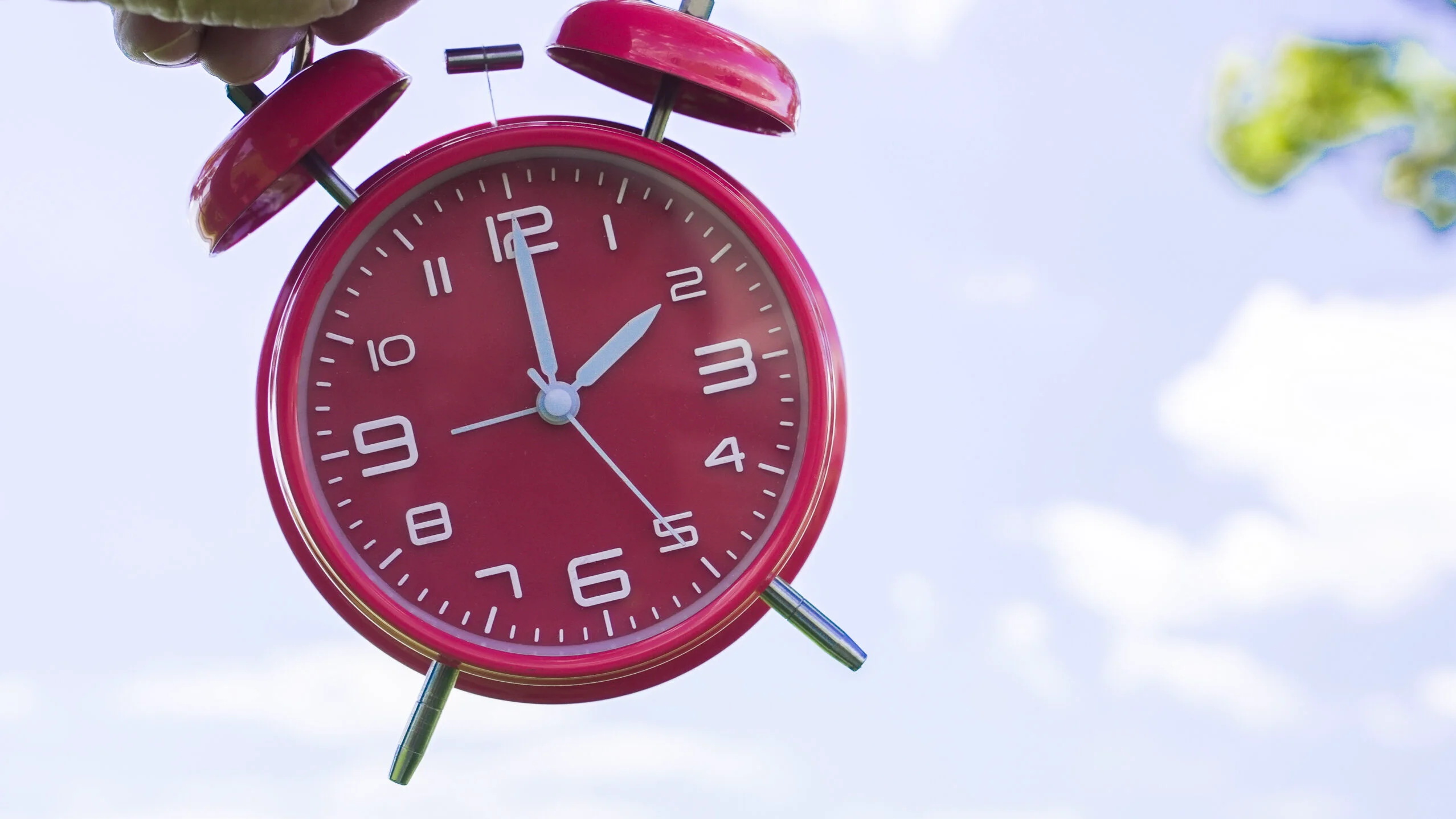 România va trece în weekend la ora de vară, schimbarea ceasurilor fiind programată pentru noaptea de sâmbătă spre duminică, 28 spre 29 martie 2026