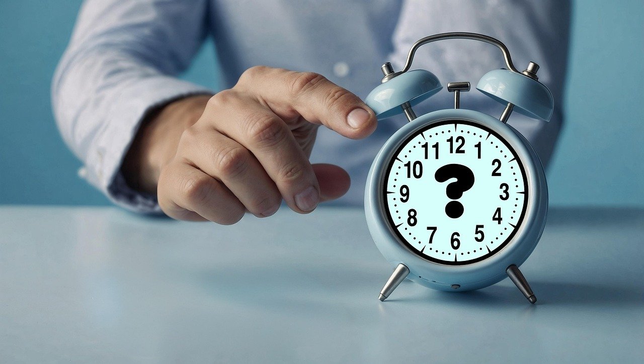 România trece la ora de vară în 2026 cu o săptămână mai devreme decât în 2025