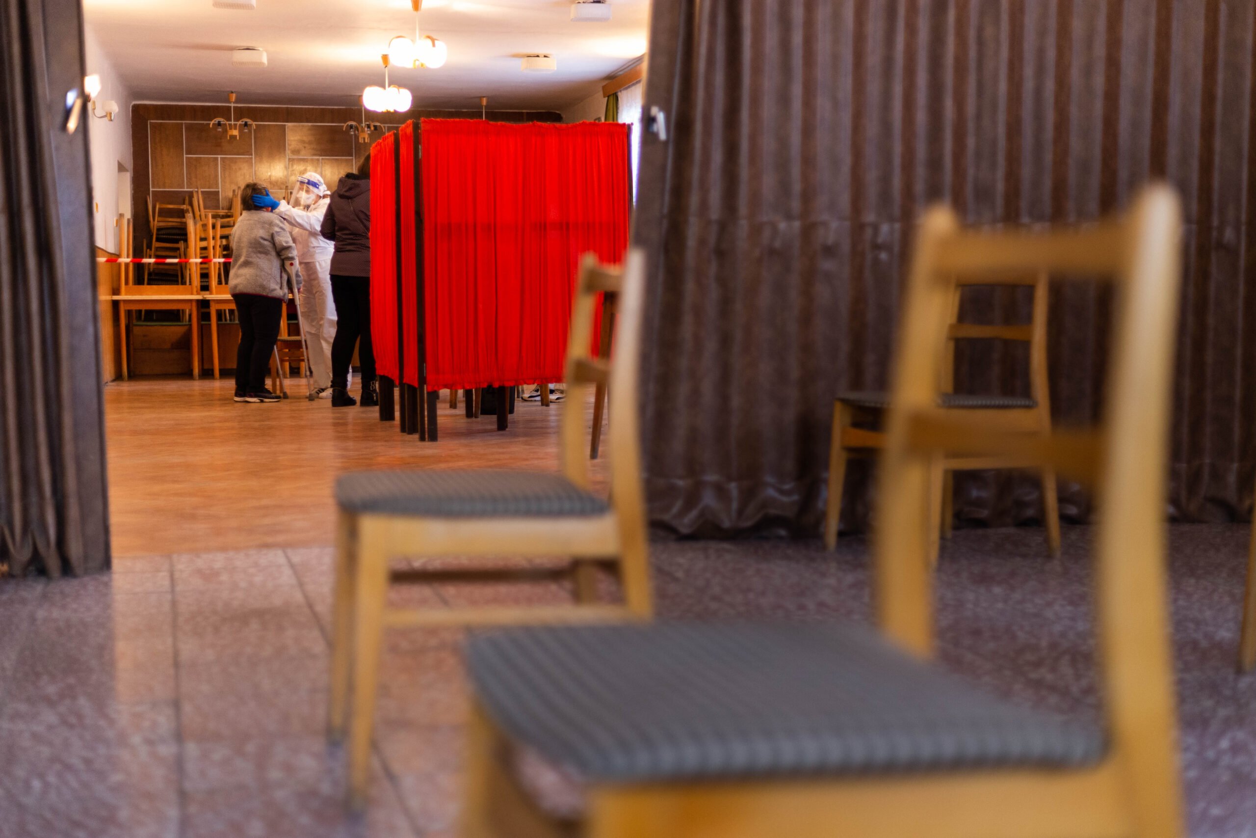 Morminte ale victimelor COVID-19 din Kavala, nemestecate după cinci ani: o problemă neobișnuită a pandemiei în Grecia Autoritățile din Kavala, oraș aflat în nordul Greciei, se află în fața unei situații fără precedent: peste 150 de trupuri ale victimelor COVID-19, înmormântate acum cinci ani, nu s-au descompus, iar exhumarea acestor cadavre devine o prioritate urgente