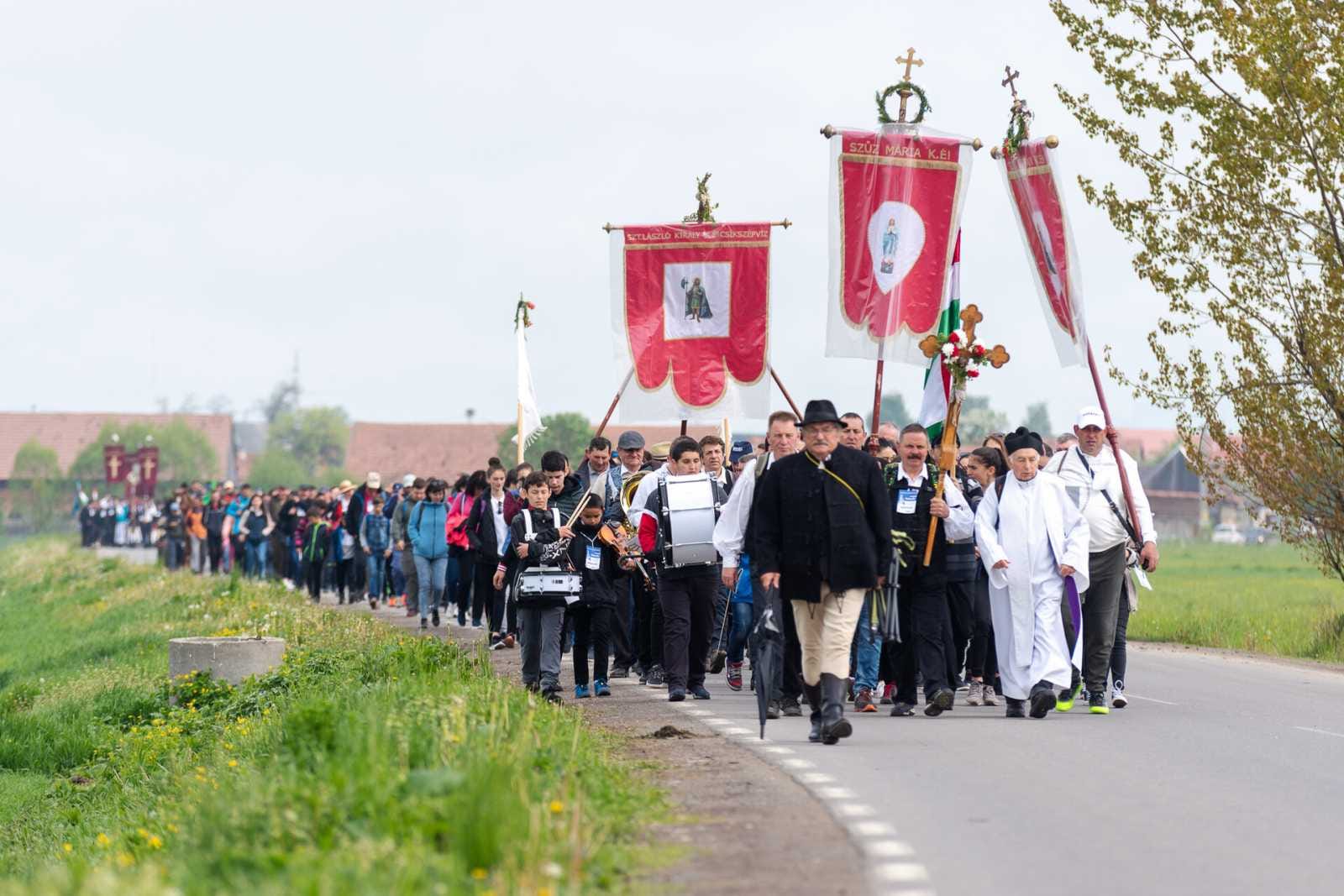 Președintele Nicușor Dan evidențiază rolul crucial al comunității maghiare în evoluția democratică a României Într-un mesaj cu ocazia Zilei Maghiarilor de Pretutindeni, primarul Capitalei, Nicușor Dan, a subliniat contribuția vitală a comunității maghiare la parcursul democratic și european al României
