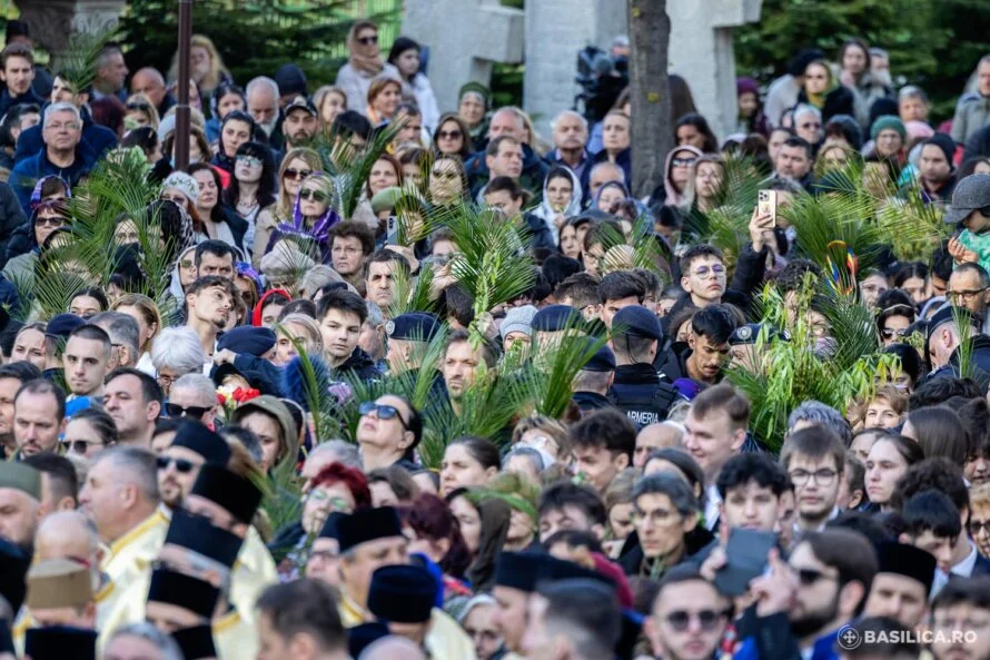 Creștinii ortodocși din întreaga țară se pregătesc să sărbătorească Duminica Floriilor, cunoscută și ca Intrarea Domnului în Ierusalim, una dintre cele mai importante zile ale calendarului religios, marcând începutul Săptămânii Mari