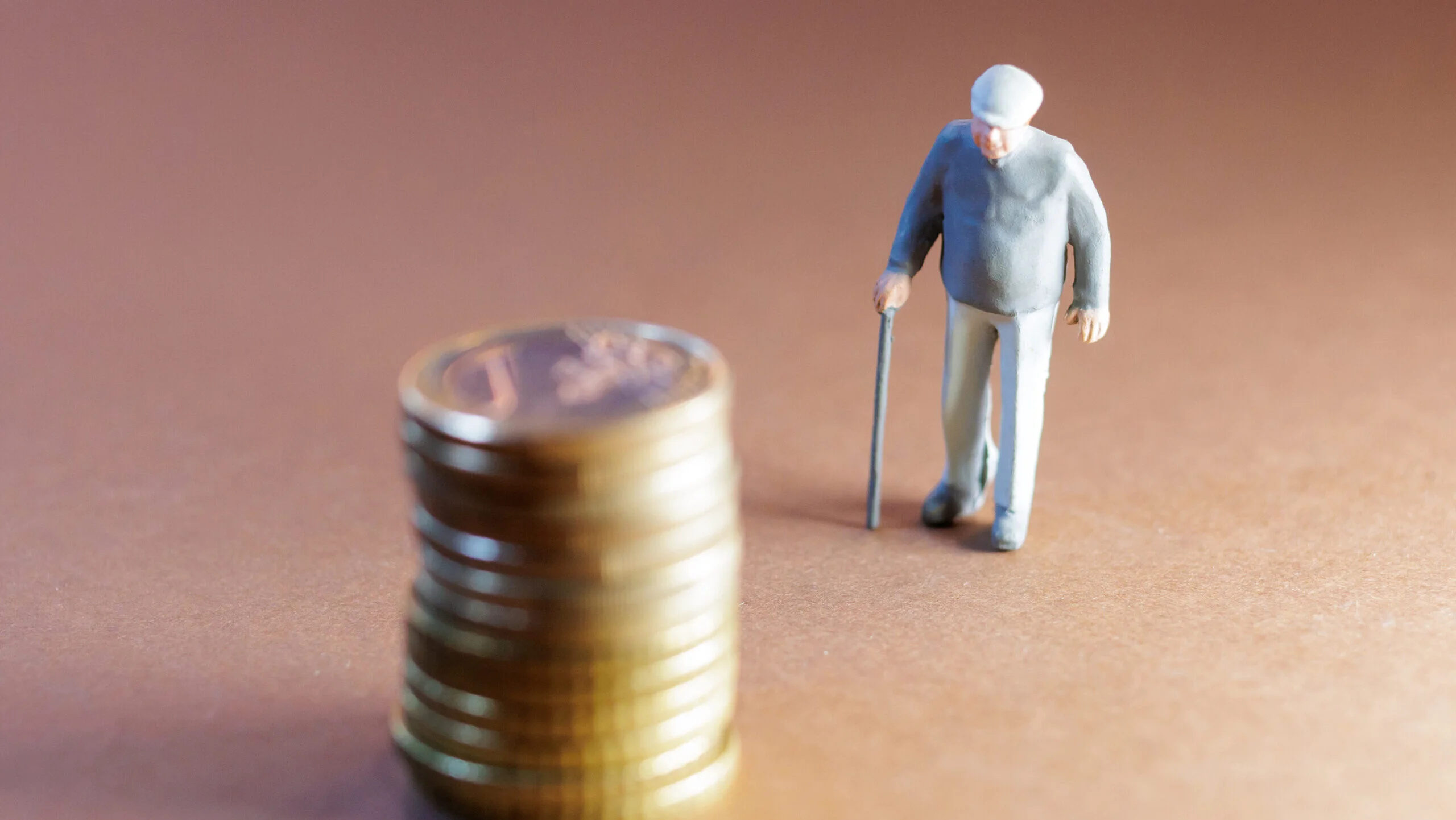 Pensii în pericol? Avertisment sumbru din țara cu un milion de români: Ce urmează până în 2075