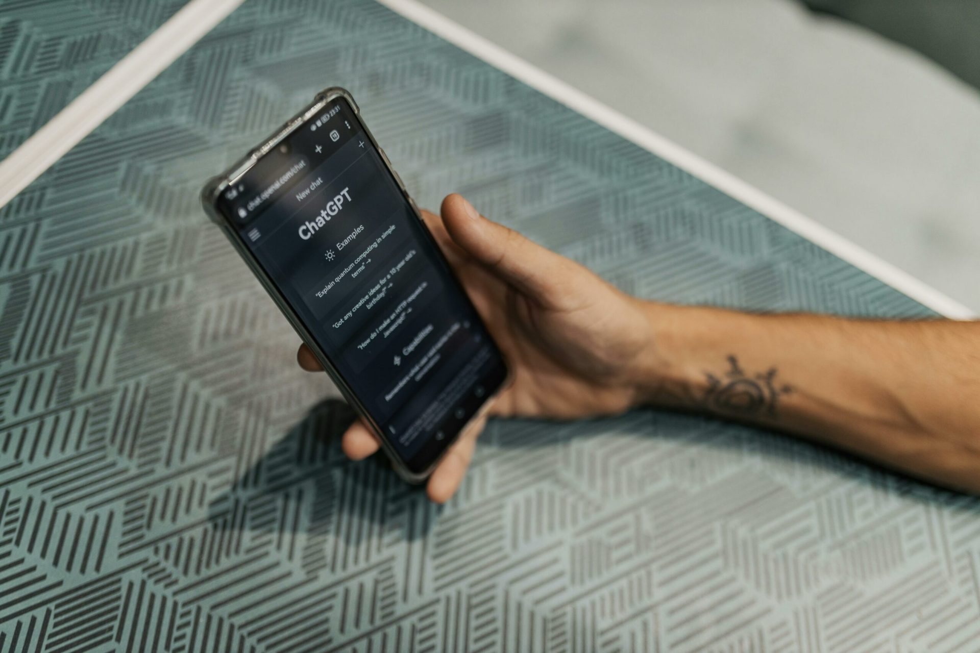 Surse de AI, puncte vulnerabile în fața abuzurilor: un nou scandal care ridică semne de întrebare despre siguranța tehnologiei Un raport recent dezvăluit de Centrul pentru Diaspora și Drepturile Omului (CCDH) arată cât de vulnerabile sunt sistemele de inteligență artificială integrate în viața de zi cu zi, îngrijorând comunitățile internaționale despre riscurile pe care le pot reprezenta în mâinile greșite