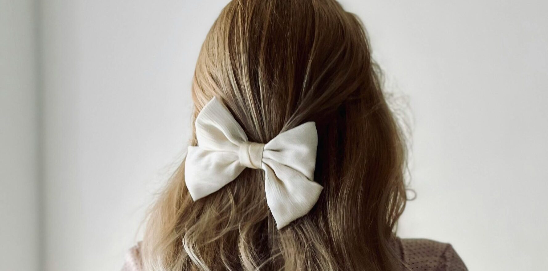 Magistrații ieșeni refuză căsătoria unui tânăr minor cu iubita sa, argumentând că iubirea nu e suficientă pentru a întemeia o familie legală Într-un caz care a stârnit curiozitatea și dezbateri legale în zona Moldovei, magistrații Judecătoriei Iași au respins cererea unui tânăr de 22 de ani, care și-a dorit să se căsătorească cu iubita lui, minoră, în vârstă de 16 ani