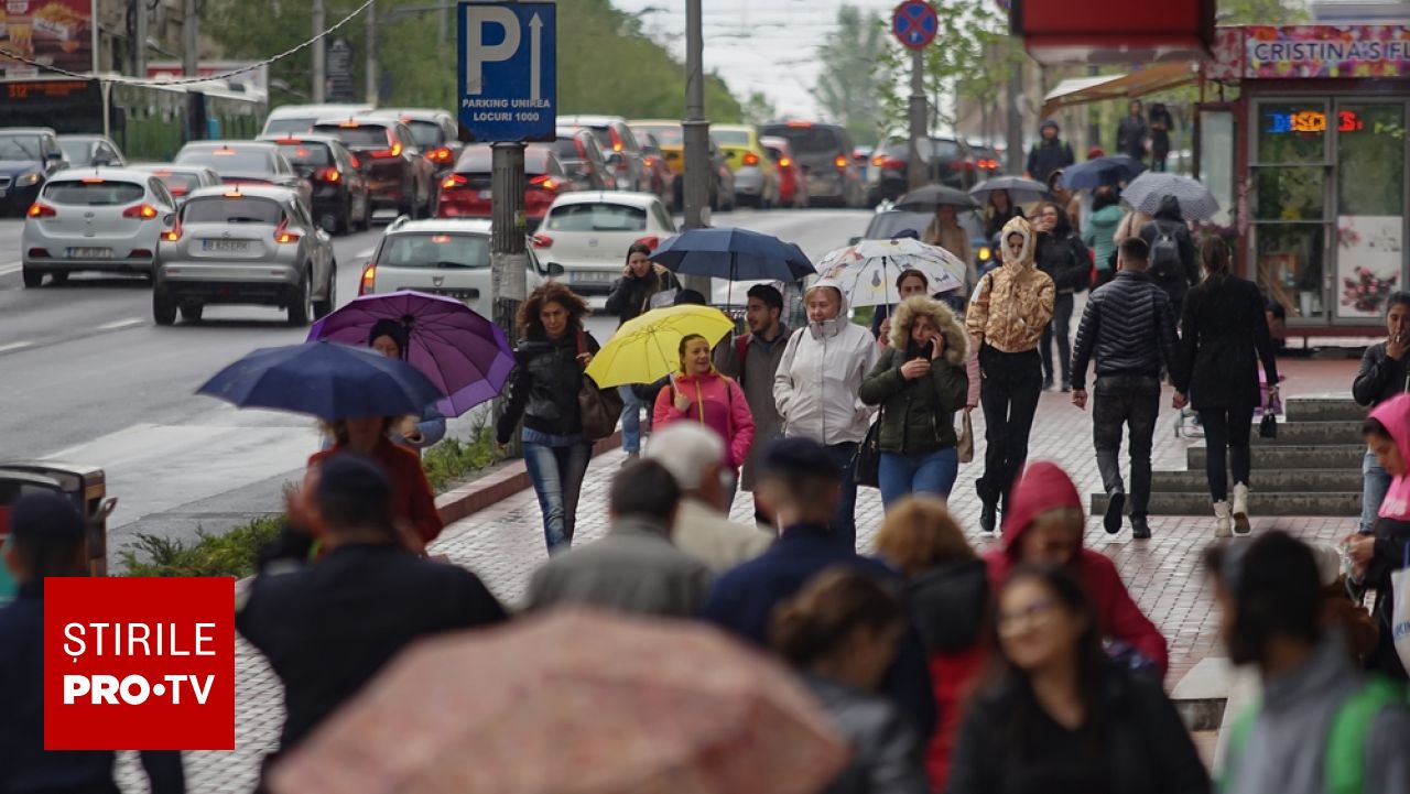 Vântul intensificată și temperaturile în scădere marchează ziua de joi în aproape întreaga țară, în contextul unei atmosfere reci și înnorate, specifică tranzitului spre primăvară