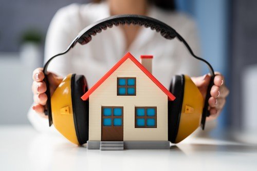 Amendă pentru tulburarea liniștii publice: situații și sumele aplicabile în 2026