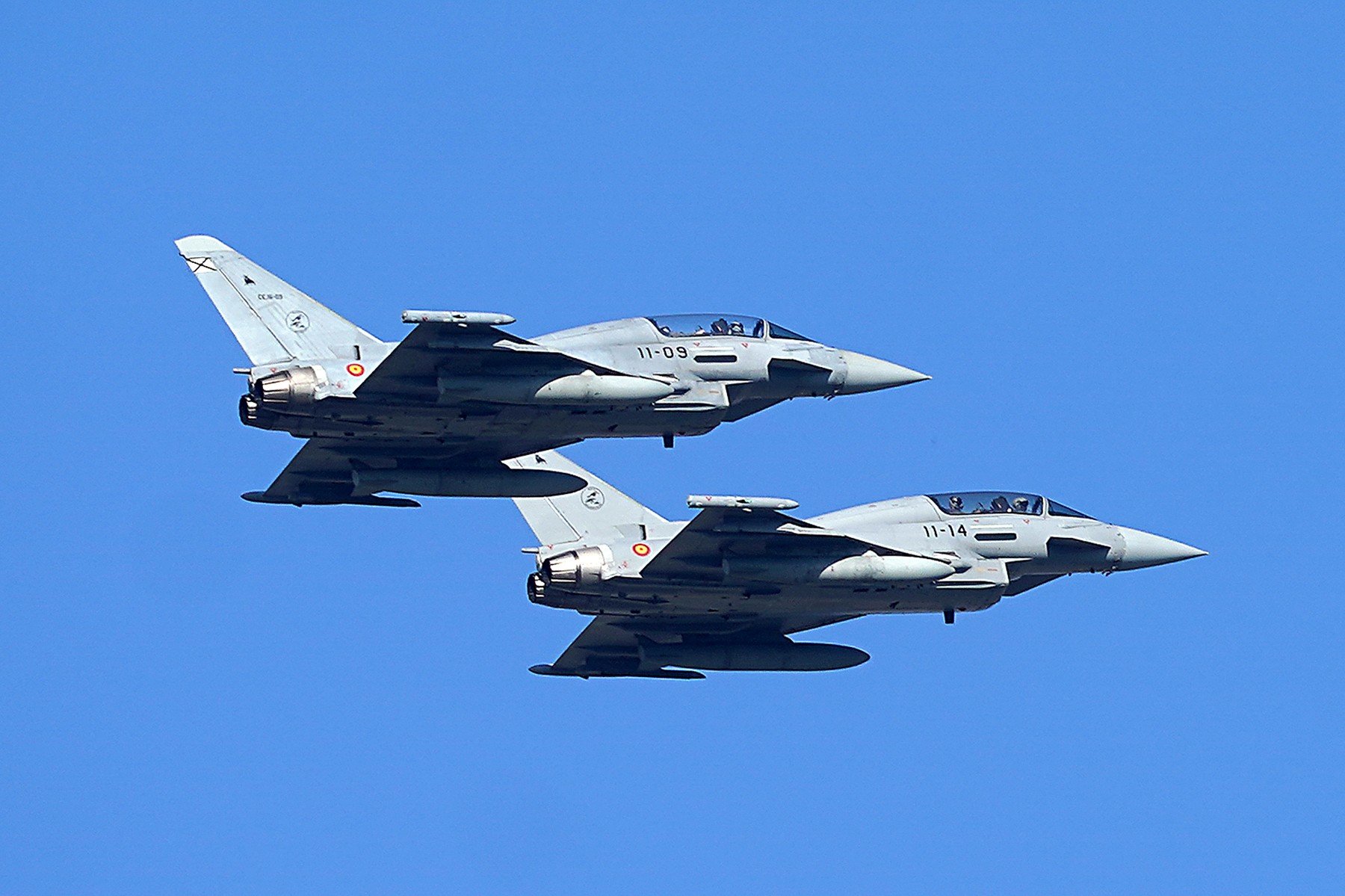 Panică și confuzie în mai multe localități din Argeș și Vâlcea, seara trecută, după ce locuitorii au fost răsturnați de un zgomot surprinzător, asemănător cu un tunet foarte puternic