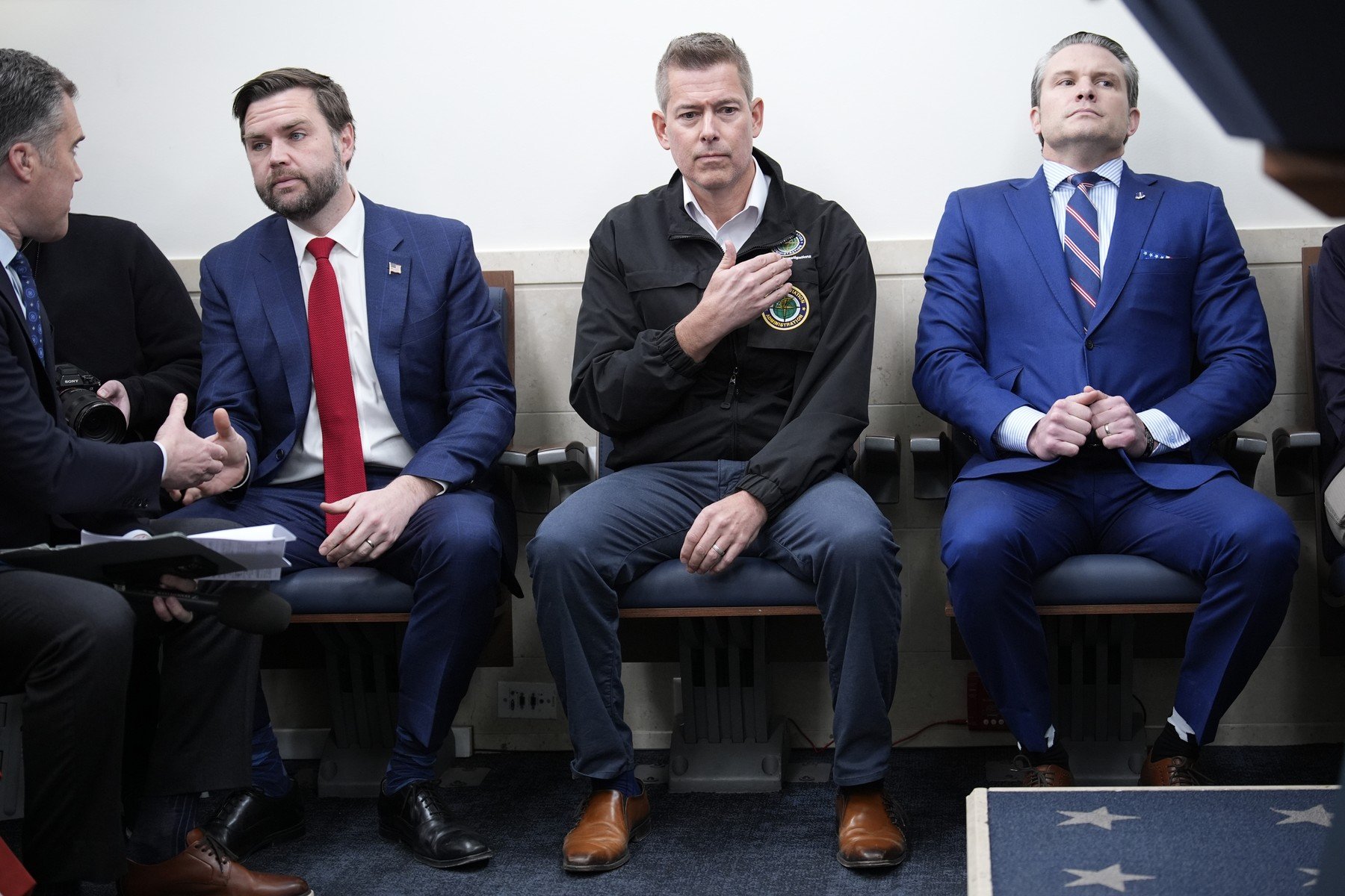 Departamentul pentru Transporturi al Statelor Unite (DOT) deschide un nou capitol în modul în care reglementează siguranța transporturilor, recurgând pentru prima dată la inteligența artificială (AI) pentru redactarea unor reglementări-cheie