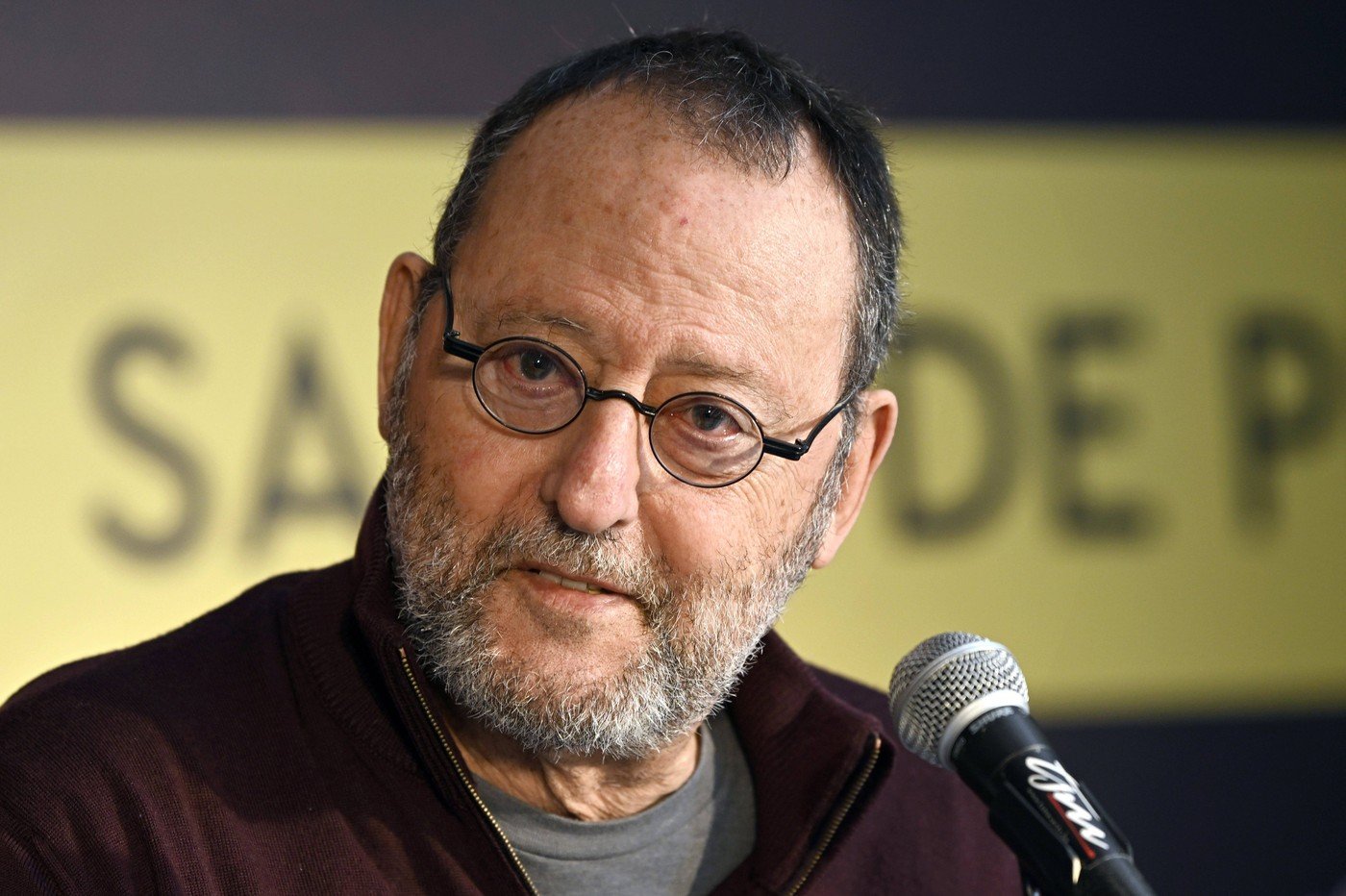 Un francez din Lyon a fost racordat într-un lanț complex de escrocherii online, fiind păcălit să își piardă întreaga avere într-un vârtej de înșelătorii orchestrate pe internet