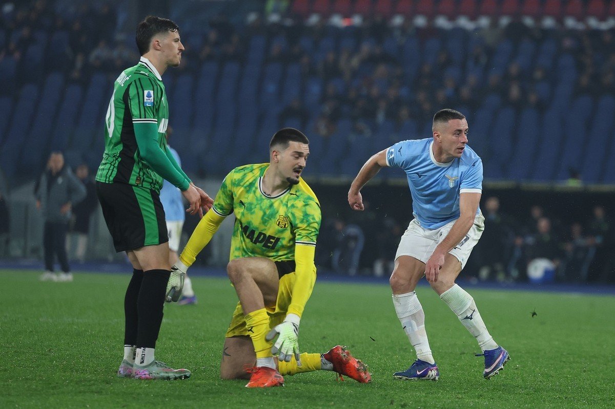 Gafa decisive a portarului în prelungiri, Lazio învinge Sassuolo 2-1