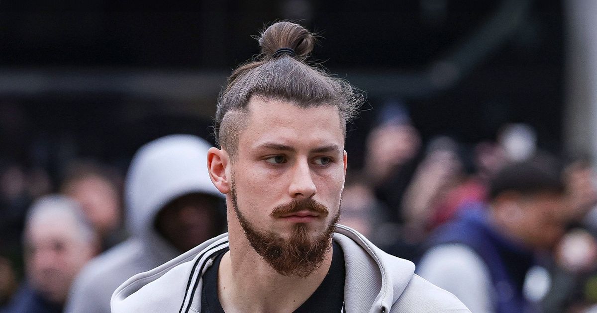 Radu Drăgușin absent din lotul Tottenham pentru meciul cu Crystal Palace, după accidentarea suferită la Fulham Tottenham a înregistrat o nouă înfrângere în Premier League, al cincilea meci consecutiv fără victorie, de această dată suferită în fața celor de la Crystal Palace, scor 1-3