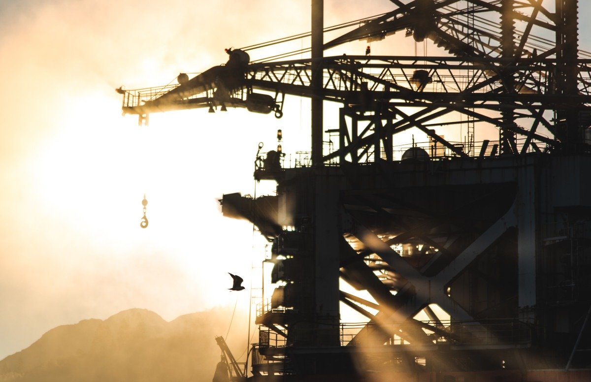 Ungaria și Slovacia lansează proiectul unei conexiuni directe între rafinăriile de petrol din Bratislava și Százhalombatta, într-un efort de a reduce dependența energetică de Ucraina și de a limita influența pe care o percep ca fiind potențială de șantaj din partea conducerii de la Kiev