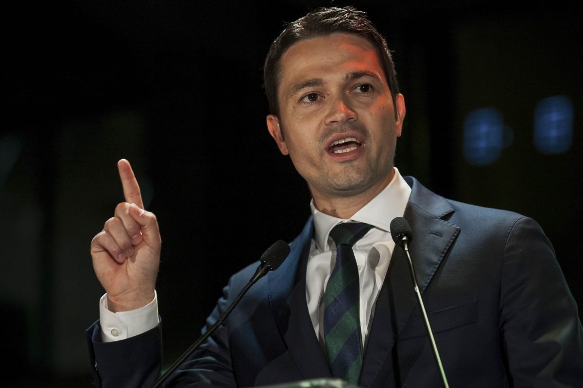 PNL pregătește răspunsul la manevrele PSD în privința bugetului pe 2026, anunț îngrijorător pentru stabilitatea politică a României Luni, în cadrul unei reuniuni tensionate, conducerea Partidului Național Liberal se va reuni în cadrul unei dezbateri decisive despre modul în care va reacționa față de poziția și acțiunile Partidului Social Democrat în privința adoptării bugetului pe anul 2026