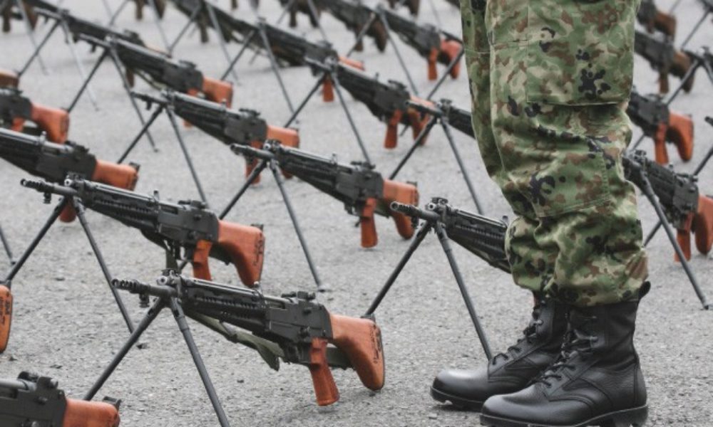 Firmele din industria de apărare cer sprijin de la Isărescu, deși nu au fost invitate la discuții despre fondurile europene de 16 miliarde de euro