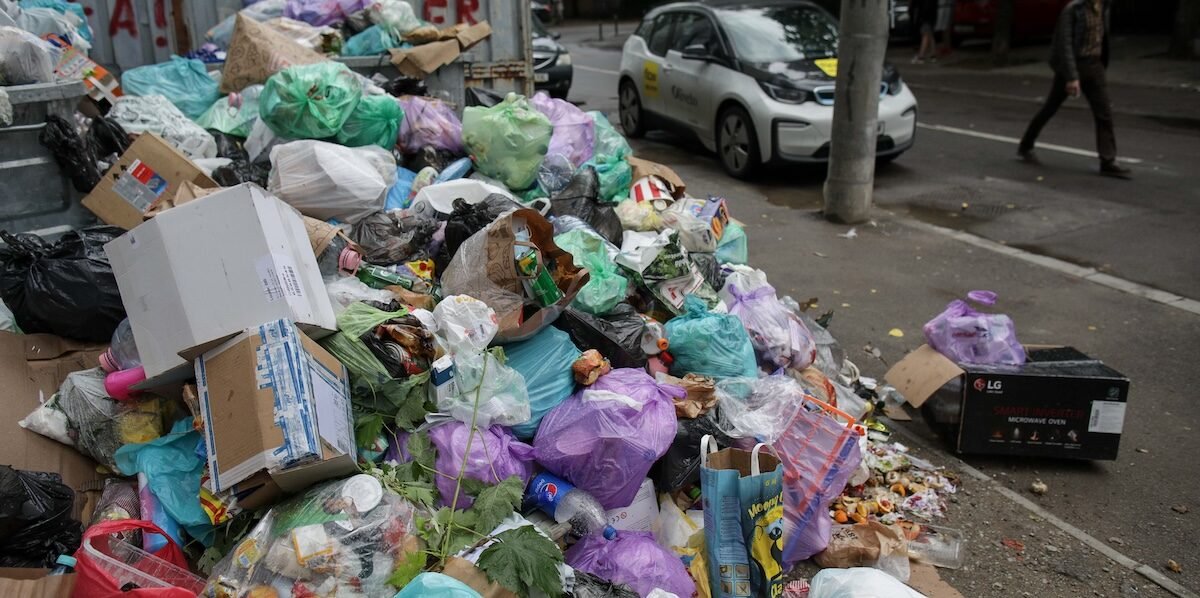 Consiliul Local al Sectorului 1 a aprobat marți, 31 martie 2026, studiul de oportunitate pentru crearea unei societăți proprii de salubritate, declanșând o dezbatere aprinsă cu privire la costuri și modele de gestionare