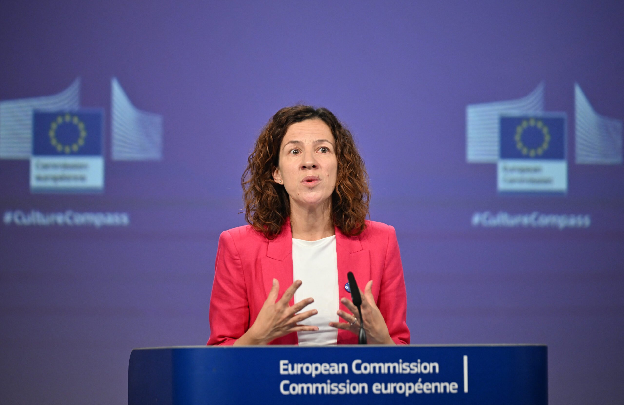 România solicită activarea mecanismului de protecție civilă a UE pentru sprijinirea cetățenilor evacuați din zonele de conflict România se află în rândul statelor europene care au solicitat oficial activarea mecanismului de protecție civilă al Uniunii Europene, în contextul crizei refugiaților generată de războiul din Ucraina