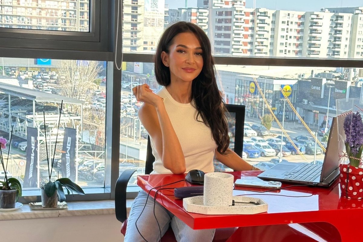 După luni întregi de controverse și momente tensionate, Ruxandra Luca pare în sfârșit pregătită să își reia locul în lumina reflectoarelor, semn că perioada dificilă s-a încheiat pentru ea