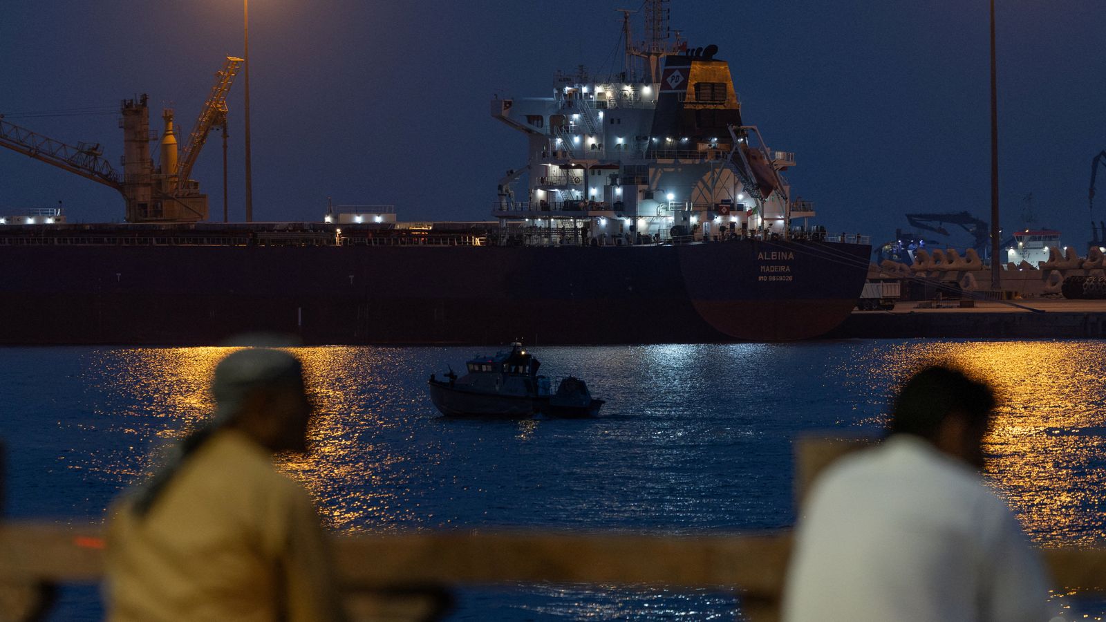 Trump anunță planuri de redus tensiunile în zona Strait of Hormuz, lăsând alte națiuni să asigure securitatea Președintele Statelor Unite, Donald Trump, a declarat recent că țara sa ia în considerare „încheierea” operațiunilor militare în Orientul Mijlociu, lăsând problema securității strâmtorii Hormuz în responsabilitatea altor națiuni