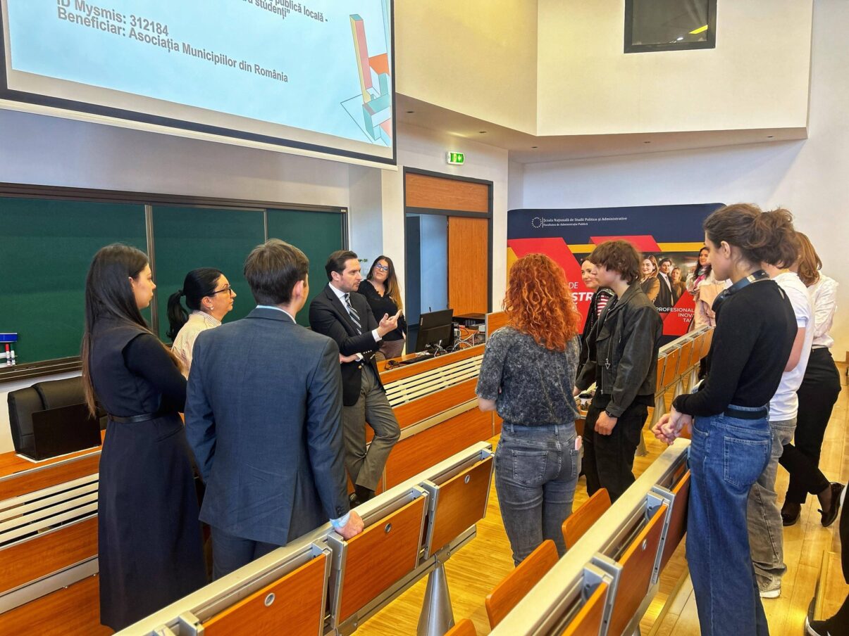 Primăria Capitalei își întinde mâna către tineri: apel la cariere în administrație pentru a moderniza Bucureștiul Într-o inițiativă menită să atragă tinerii talentați către sectorul public, reprezentanții Primăriei Municipiului București au organizat recent o întâlnire cu studenți de la Școala Națională de Studii Politice și Administrative (SNSPA)