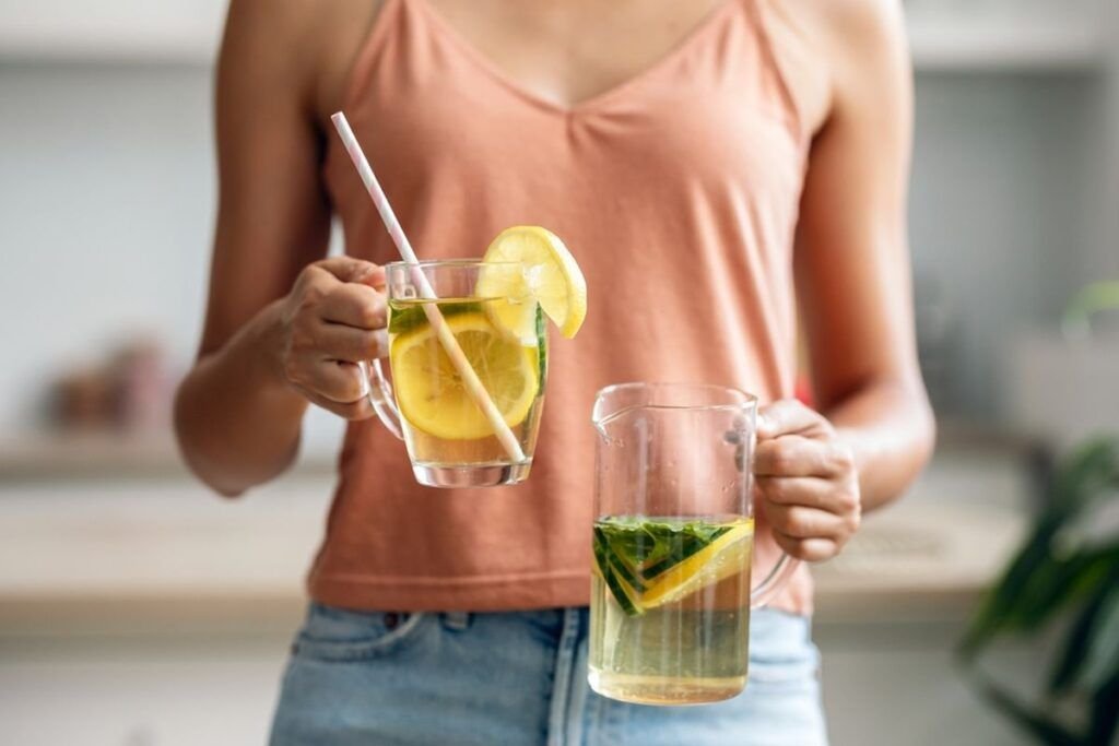 Detoxifierea nu este o soluție magică: cum să-ți susții organismul în mod responsabil În peisajul actual al sănătății și al stilului de viață agitat, ideea de a face o detoxifiere rapidă pentru a scăpa de toxine și a revitaliza corpul a devenit aproape o tendință universală