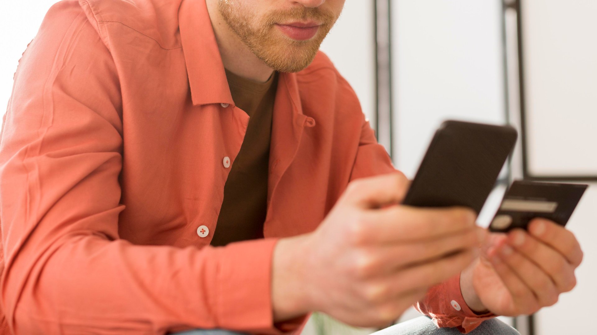 Patru Buzăueni, suspectați de vânzare de droguri online