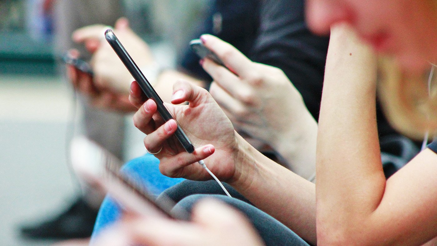 În era smartphone-urilor, telefoanele noastre devin adevărate bastioane de informații personale, accesând conturi bancare, e-mailuri, fotografii intime sau documente importante