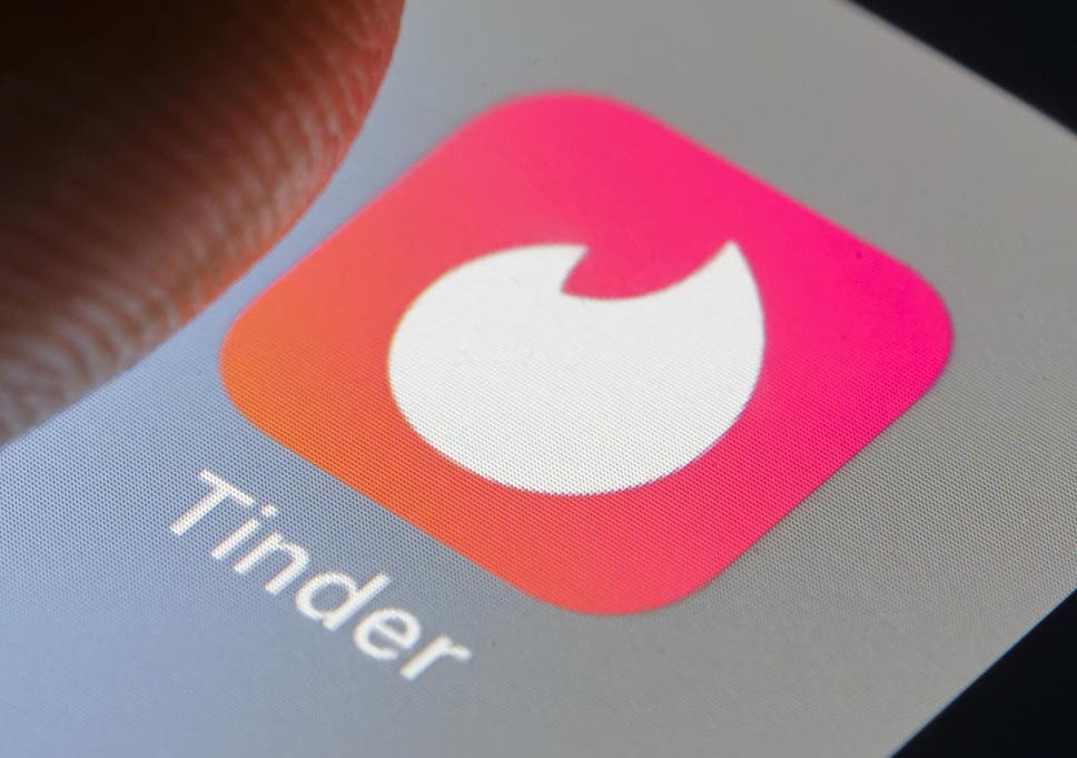 Tinder îmbrățișează viitorul tehnologiei în matchmaking, anunțând lansarea unor funcții inovatoare bazate pe inteligență artificială pentru a întări experiența utilizatorilor și a oferi potriviri mai relevante și personalizate