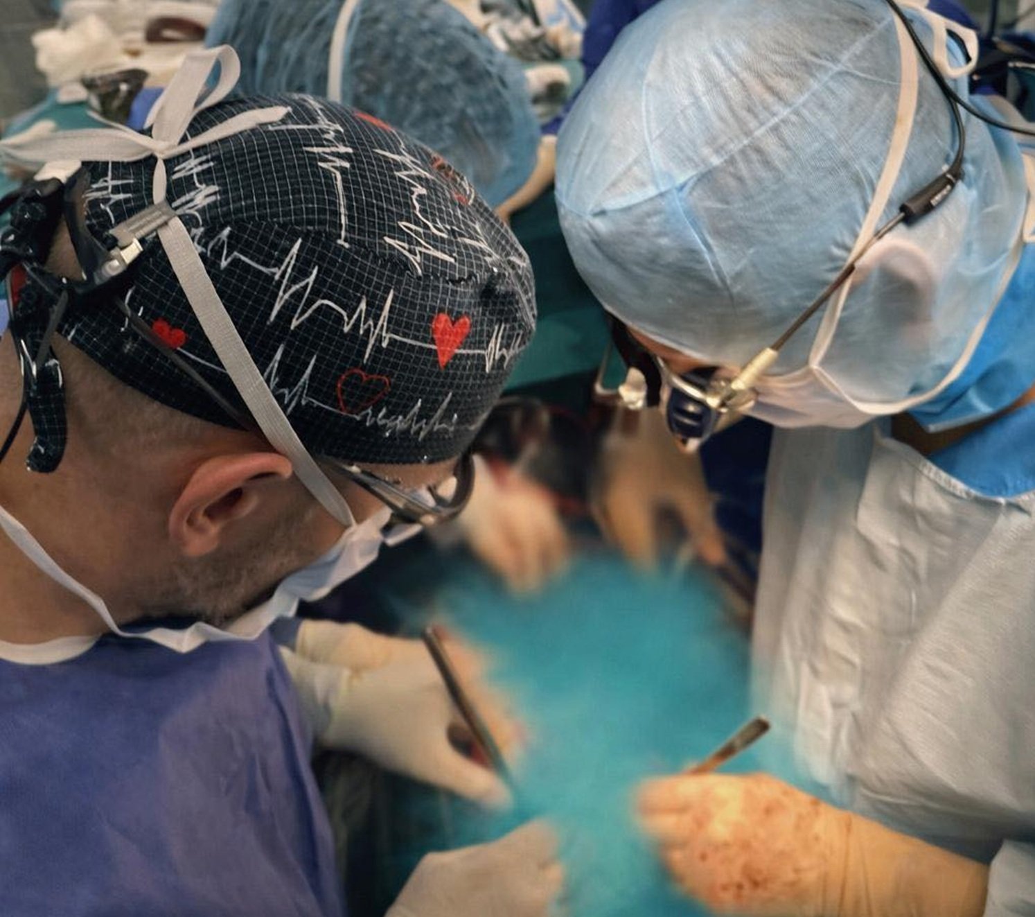 Donație de organe: două intervenții importante la Craiova și Satu Mare, aducând speranță pentru pacienți în suferință Un gest de generozitate și solidaritate umană a avut loc în ultimele zile, când, în urma acordului familiilor unor pacienți aflați în moarte cerebrală, au fost realizate două operații de prelevare de organe, la Craiova și Satu Mare