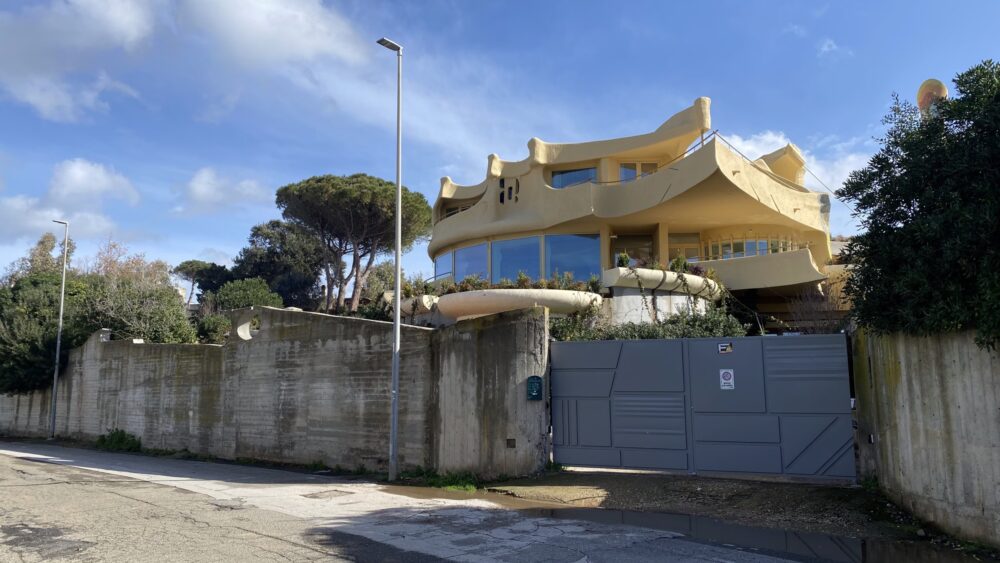 Părinții primarului Sectorului 3, Robert Negoiță, au achiziționat recent două proprietăți de lux în Italia, alimentând speculațiile legate de conexiunile lor financiare și de planurile de rezidență