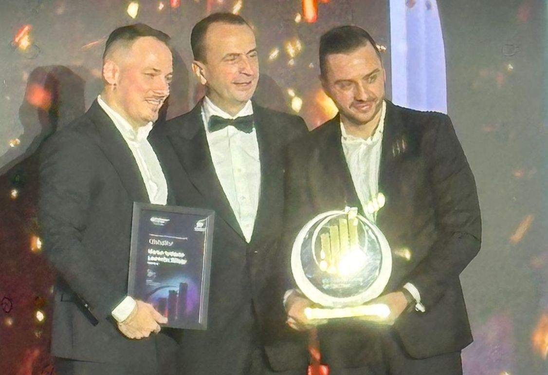 Cei mai tineri inovatori români care au reușit să pună pe hartă un produs cu impact global sunt Laurențiu Bălaşa și Marius Iordache, fondatorii startup-ului Bible Chat