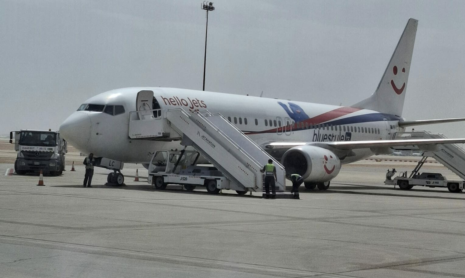 Peste 1.500 de cetățeni români au fost déjà repatriați din zonele afectate de conflictul din Orientul Mijlociu, o operațiune în plină desfășurare care implică zboruri speciale de evacuare, dar și zboruri comerciale operate de companii aeriene din regiune