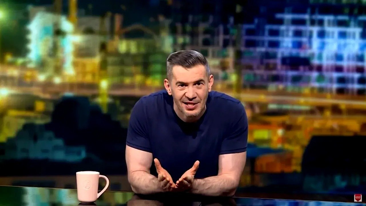 Revenirea emisiunii „Starea Nației”? Conducerea TVR inaugurază negocierile pentru readucerea programului în grilă O veste care a stârnit interes atât în rândul profesioniștilor din domeniul media, cât și al publicului fidel, a apărut recent în peisajul televiziunii române: producția emblematică „Starea Nației”, prezentată de Dragoș Pătraru, ar putea face un comeback pe postul public de televiziune