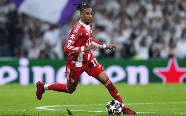 Olise, star de la Bayern: Cum a ajuns un fenomen, ce-i leagă de Saka