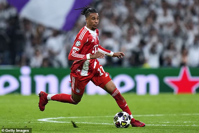 Olise, star de la Bayern: Cum a ajuns un fenomen, ce-i leagă de Saka