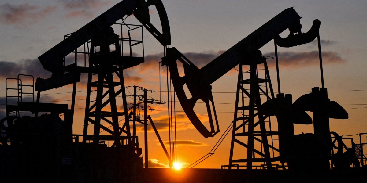 Petrolul, prăbușire de peste 10% după ce Iranul deschide Strâmtoarea Hormuz