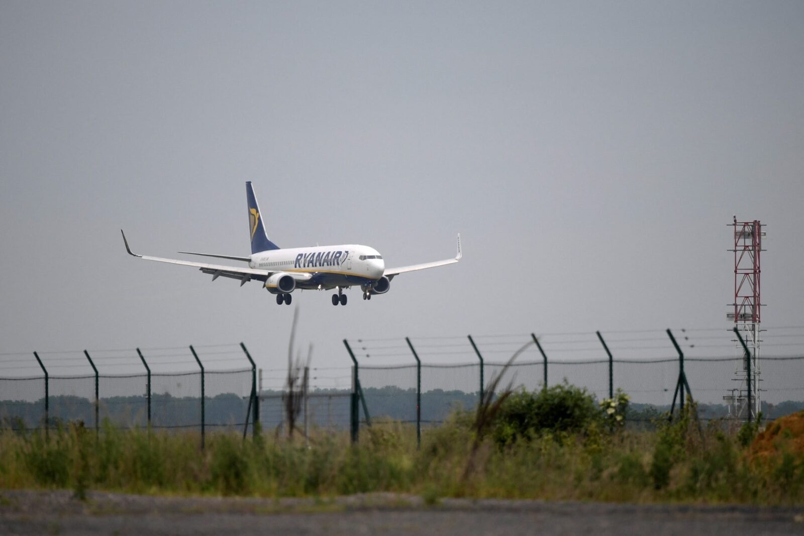Europa, cu pretenții la low-cost: Bagajul de mână, gratuit obligatoriu?