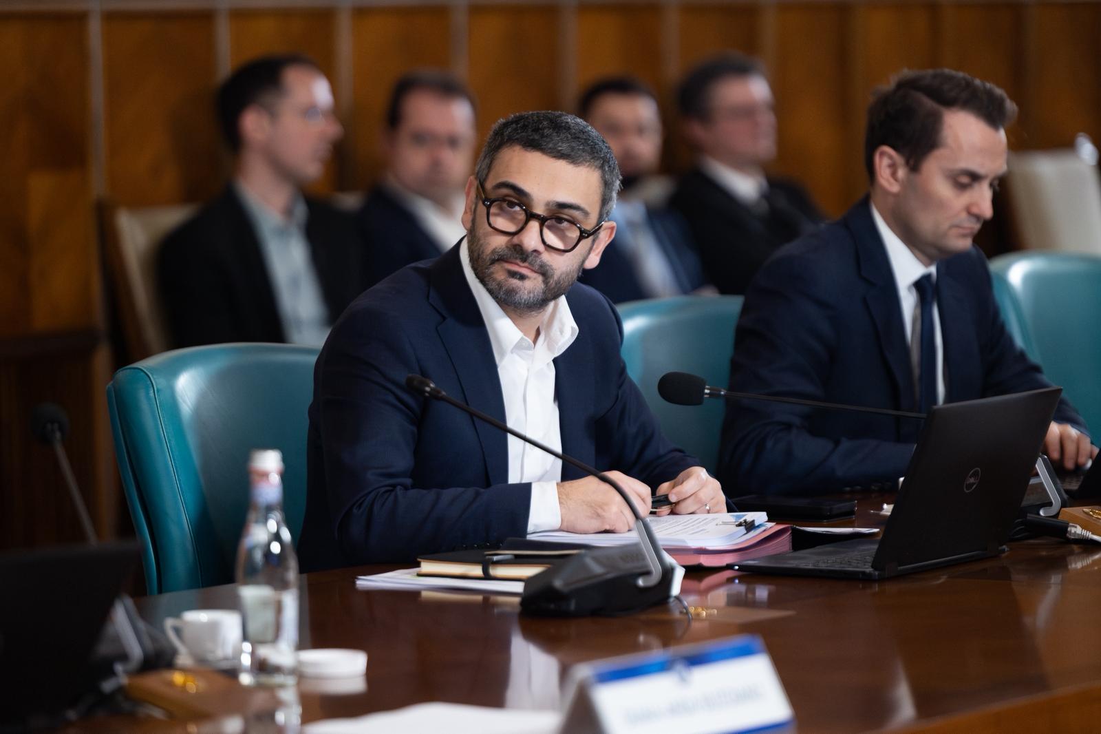 „Băieți deștepți” la pază: Bolojan și Manole închid robinetul cu bani
