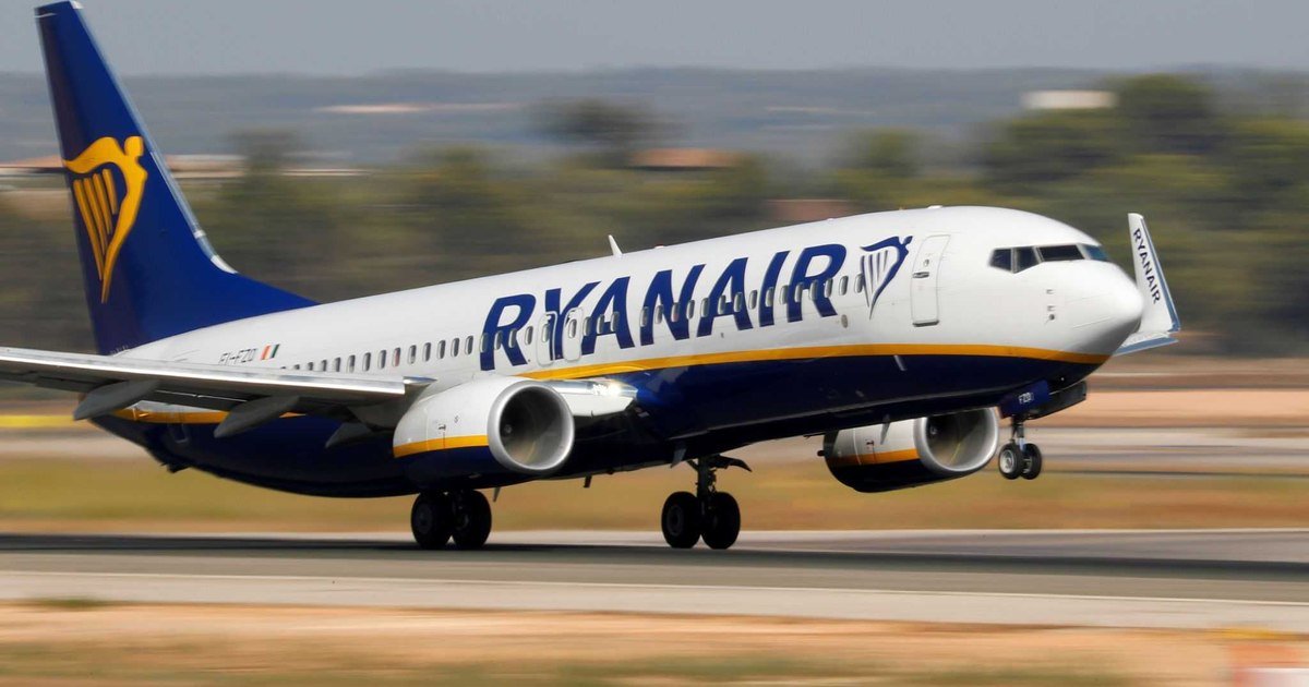 Ryanair anunță reducerea semnificativă a rețelei de zboruri pentru 2026, afectând milioane de pasageri în Europa Compania aeriană low-cost Ryanair a confirmat că va reduce în mod semnificativ operațiunile sale în Europa în anul 2026, decizie ce va avea un impact major asupra conexiunilor aeriene și aeroporturilor regionale