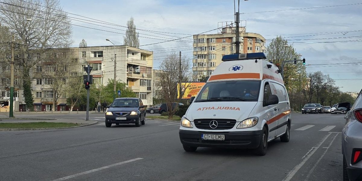 Șoferii Români, liberi de trafic? Ce spune legea despre urmatul ambulanței