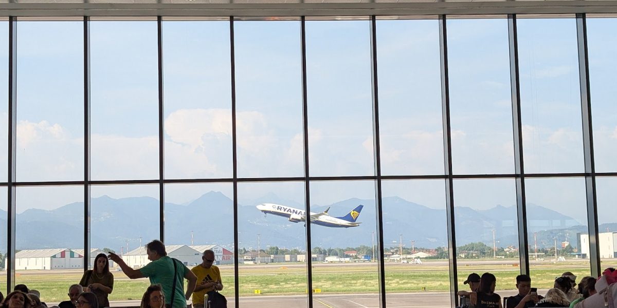 UE pregătește planul de criză pentru combustibilul avioanelor, alertă de penurie