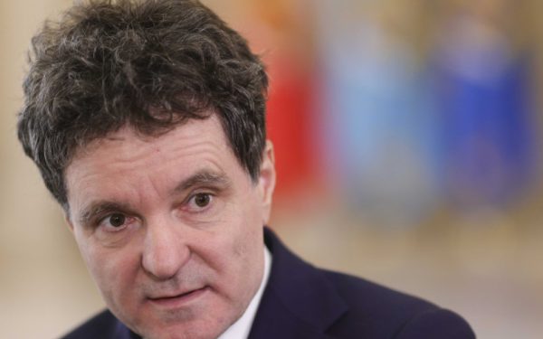 Românii, împărțiți: Cine să fie premier și ce să facă Nicușor Dan