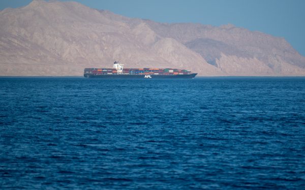 Petroliere IRANIENE sfidează blocada SUA: Strâmtoarea Ormuz, scena tensiunilor