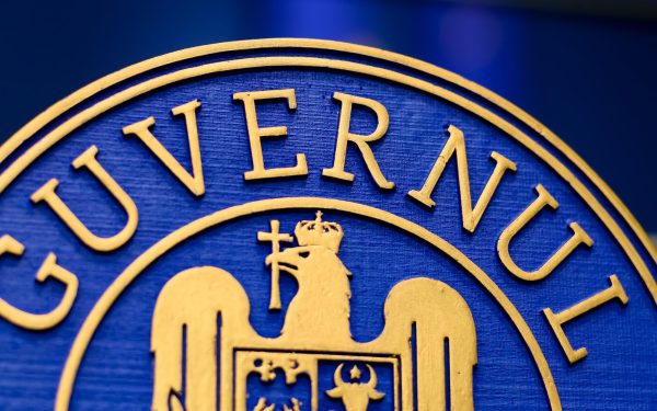 Măsuri-șoc ale Guvernului: Salariul minim crește, angajări masive la Stat!